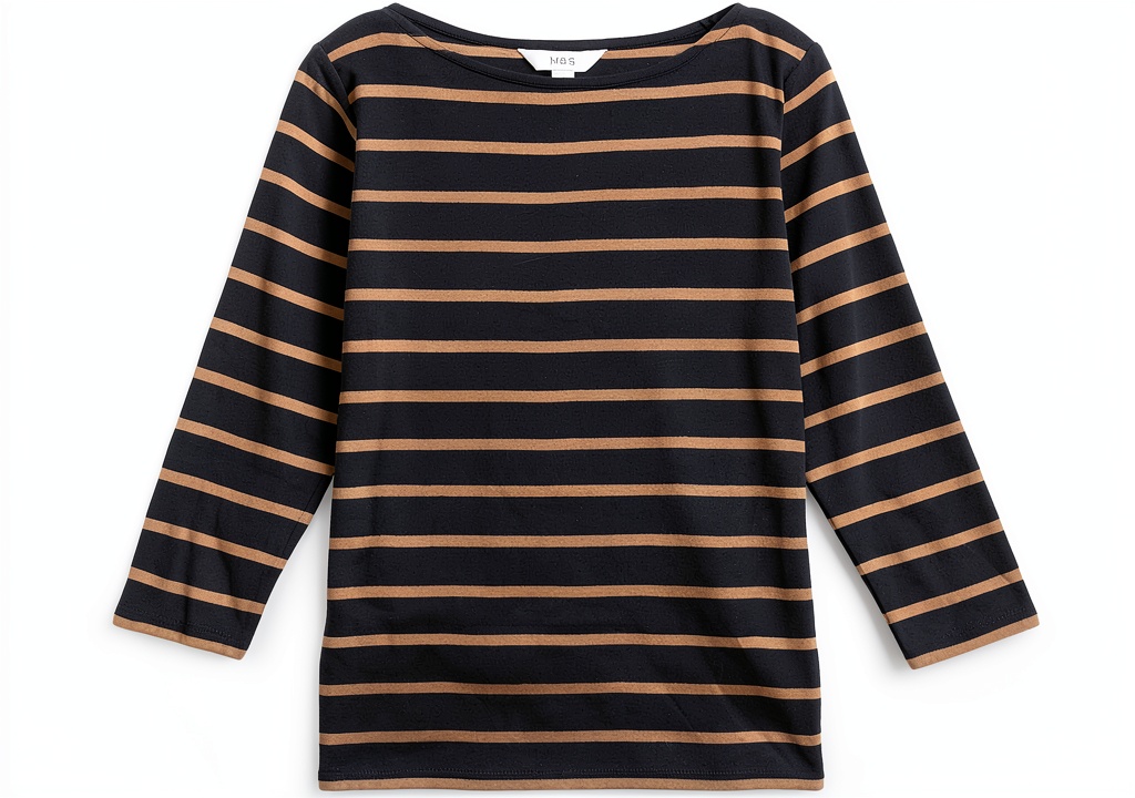 Marks Spencer Damen T-Shirt Baumwolle U‑Boot‑Ausschnitt im Alltag vor einem hellen Hintergrund